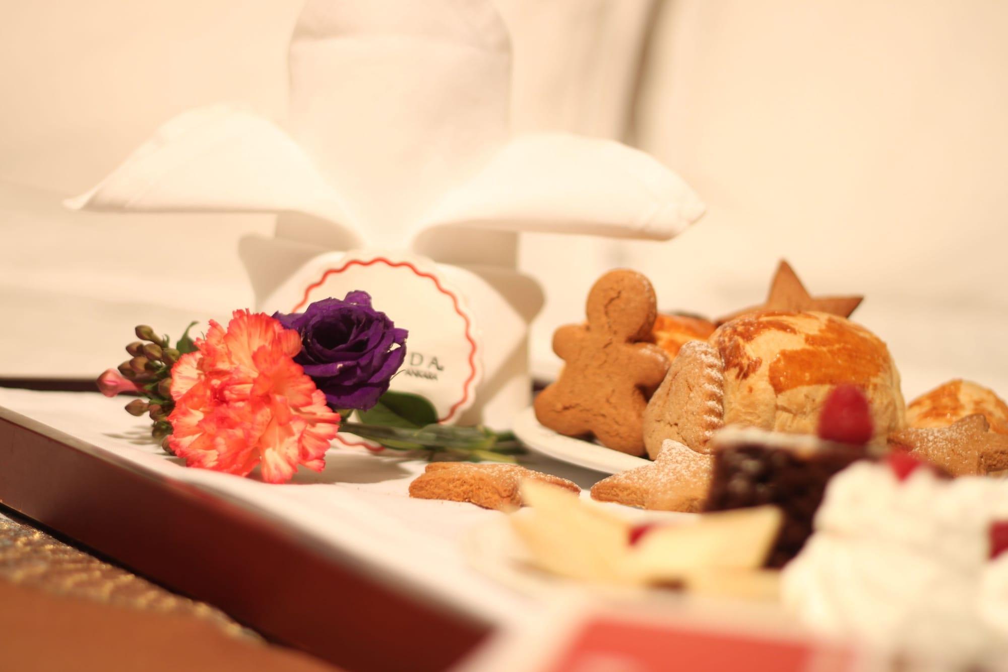 Ramada By Wyndham Ankara Hotel Bagian luar foto