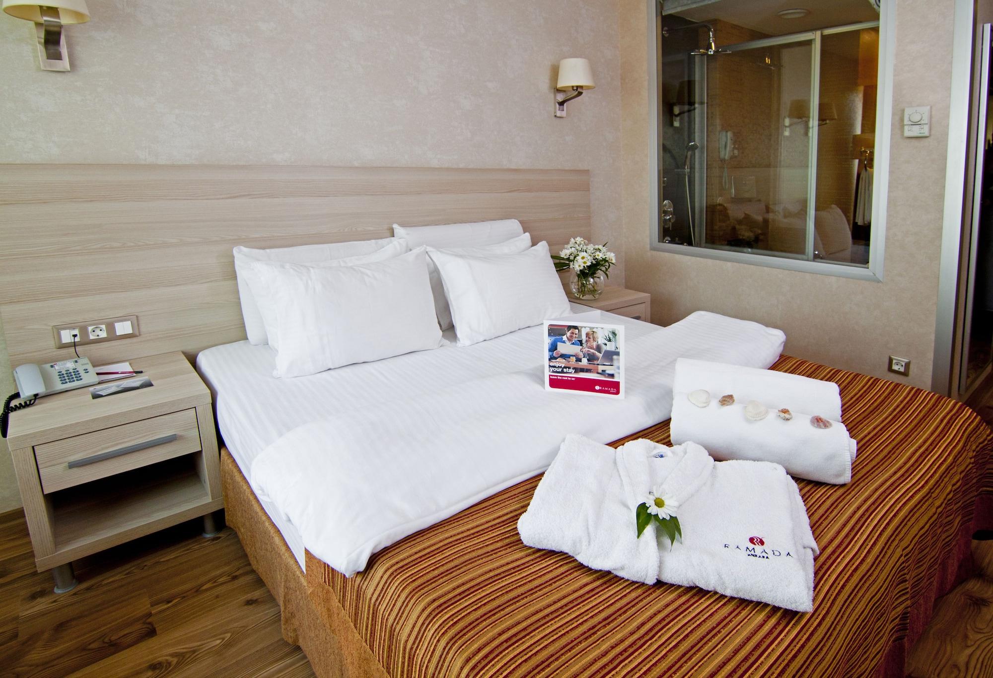Ramada By Wyndham Ankara Hotel Bagian luar foto