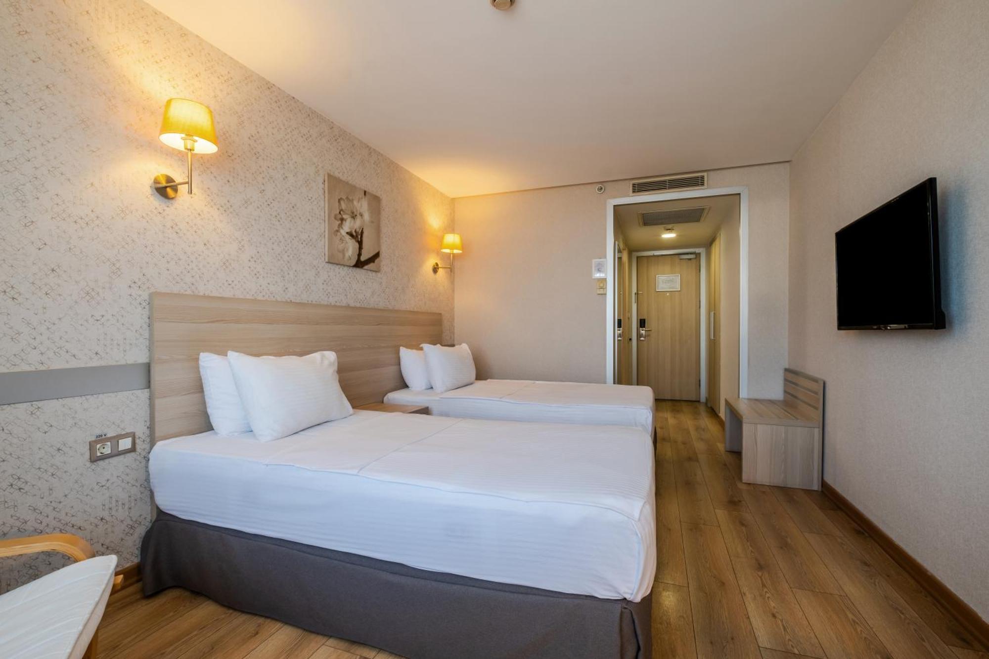 Ramada By Wyndham Ankara Hotel Bagian luar foto