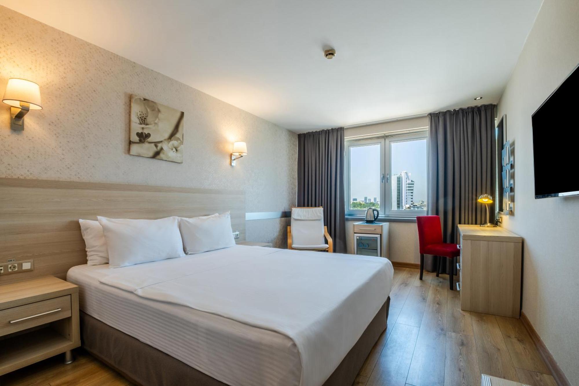 Ramada By Wyndham Ankara Hotel Bagian luar foto