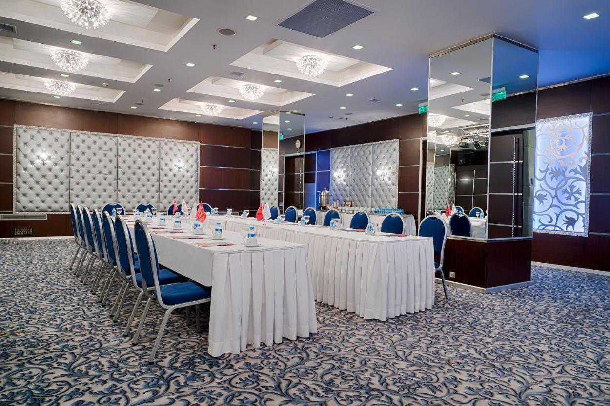 Ramada By Wyndham Ankara Hotel Bagian luar foto