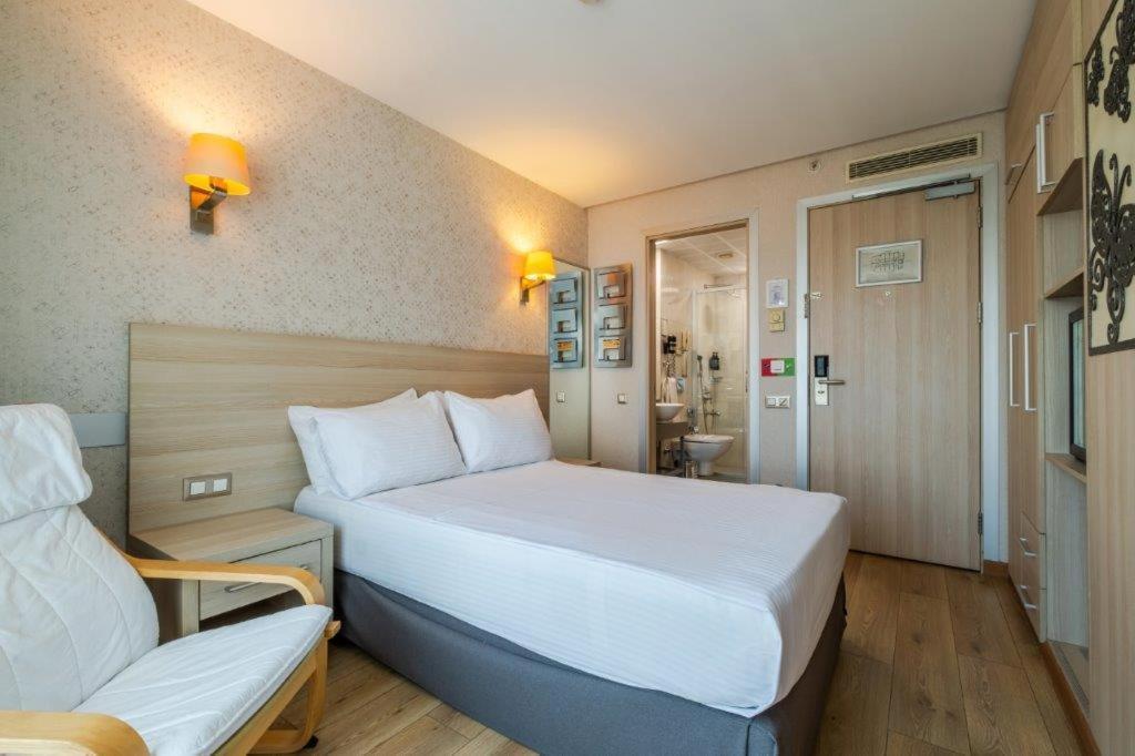 Ramada By Wyndham Ankara Hotel Bagian luar foto