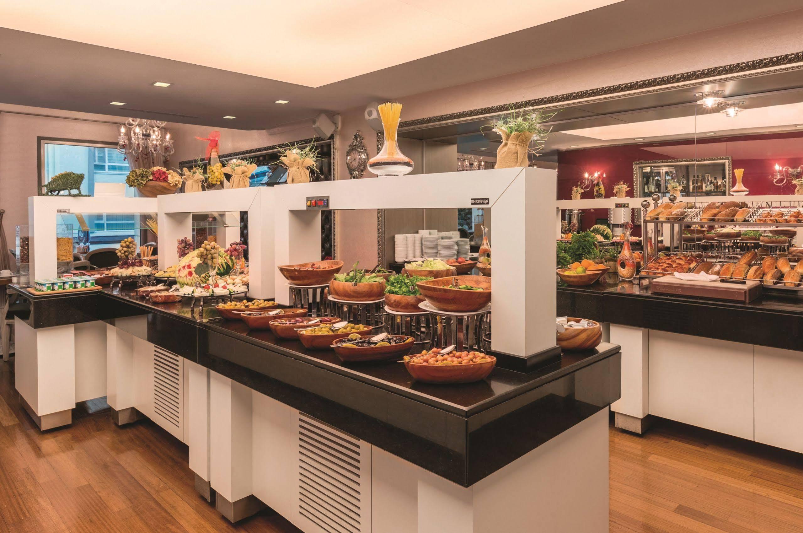 Ramada By Wyndham Ankara Hotel Bagian luar foto